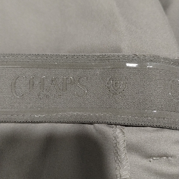 Chaps Golf Slim Fit Khaki Shorts Mens Size 40 - Picture 3 of 6